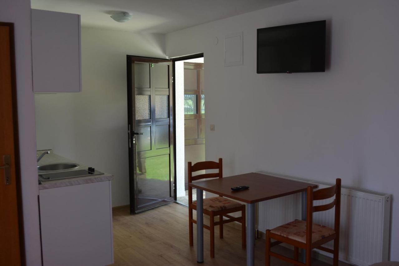 Guesthouse Andja สโมลยานัซ ภายนอก รูปภาพ