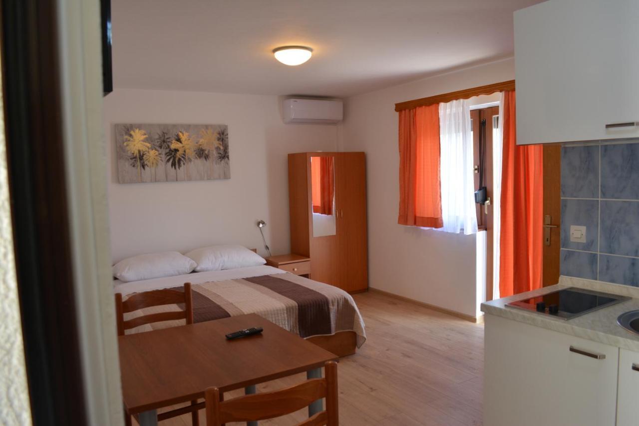 Guesthouse Andja สโมลยานัซ ภายนอก รูปภาพ
