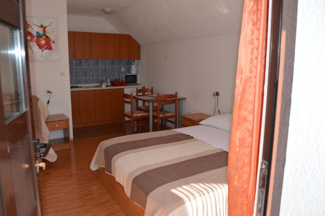 Guesthouse Andja สโมลยานัซ ภายนอก รูปภาพ