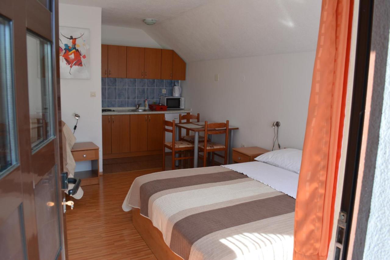 Guesthouse Andja สโมลยานัซ ภายนอก รูปภาพ
