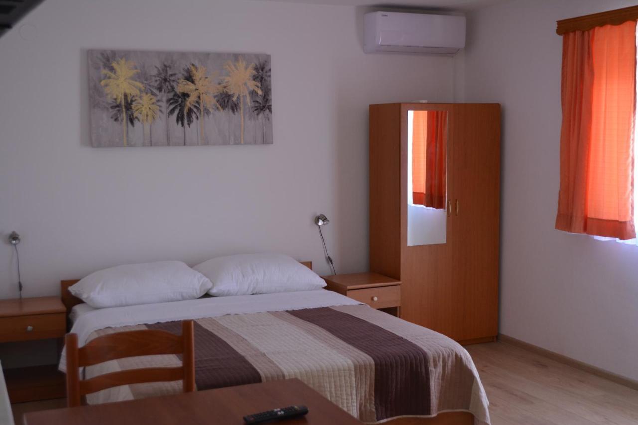 Guesthouse Andja สโมลยานัซ ภายนอก รูปภาพ