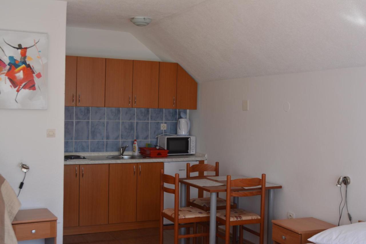 Guesthouse Andja สโมลยานัซ ภายนอก รูปภาพ