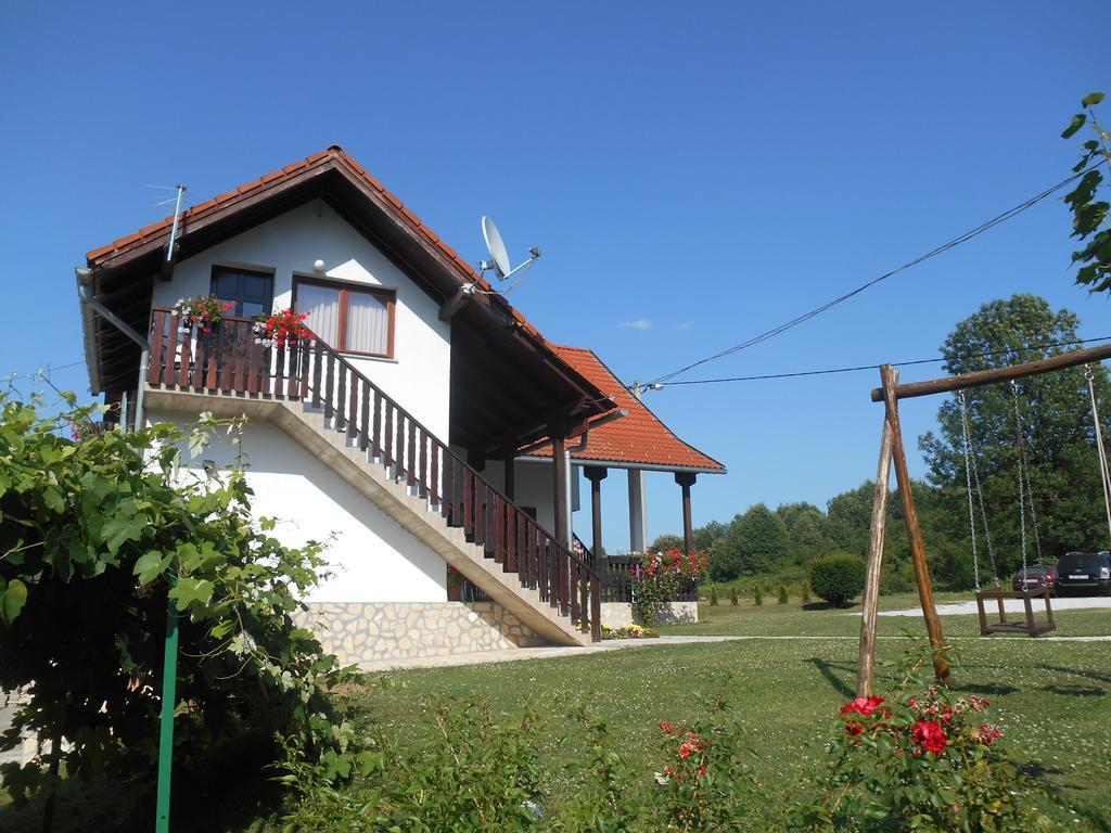 Guesthouse Andja สโมลยานัซ ภายนอก รูปภาพ